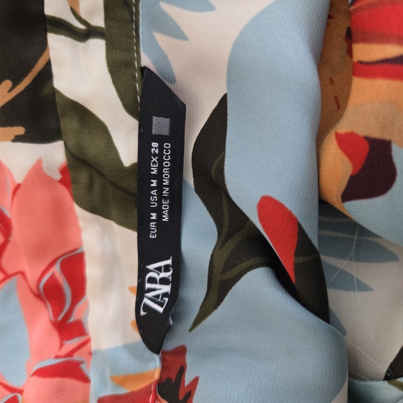 Zara Tropical Floral Satin Button Down Blouse – Medium - Picture 6 of 8